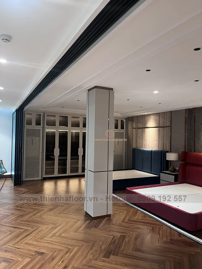 Công trình lắp đặt sàn gỗ xương cá MAYER cho showroom nệm Kim Đan 11 Cong-trinh-san-go-xuong-ca-showroom-kim-dan (4)
