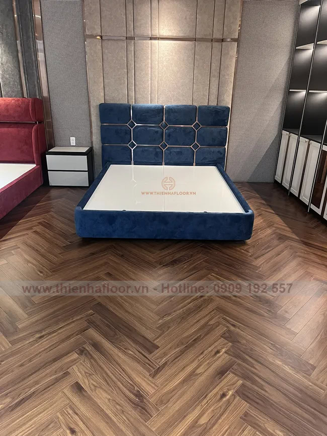 Công trình lắp đặt sàn gỗ xương cá MAYER cho showroom nệm Kim Đan 14 Cong-trinh-san-go-xuong-ca-showroom-kim-dan (7)
