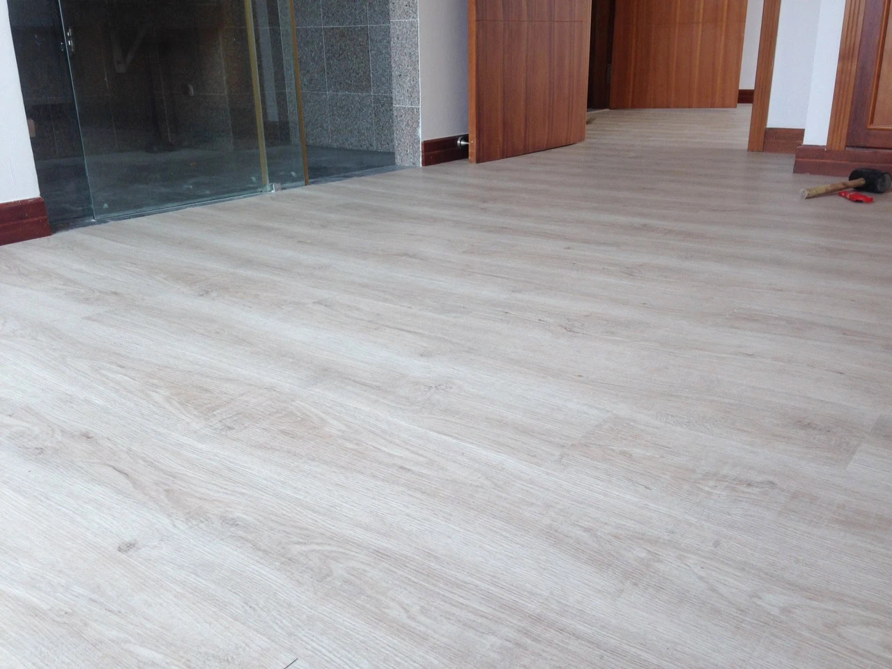 Cong-trinh-thuc-te-san-nhua-aimaru-a4022 (4)