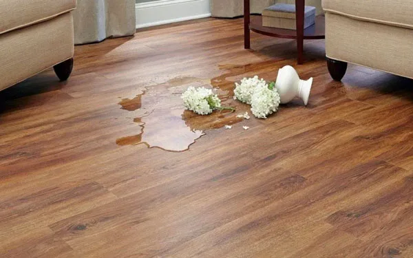 sàn gỗ công nghiệp bị ngấm nước