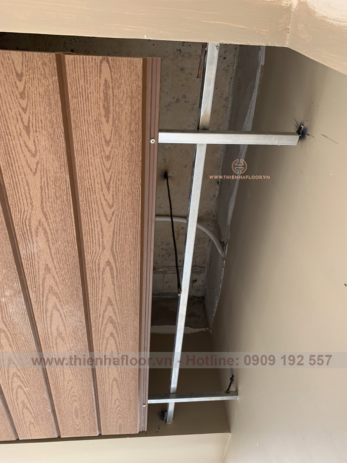 Thi-cong-op-nhua-ngoai-troi-kosmos (3)