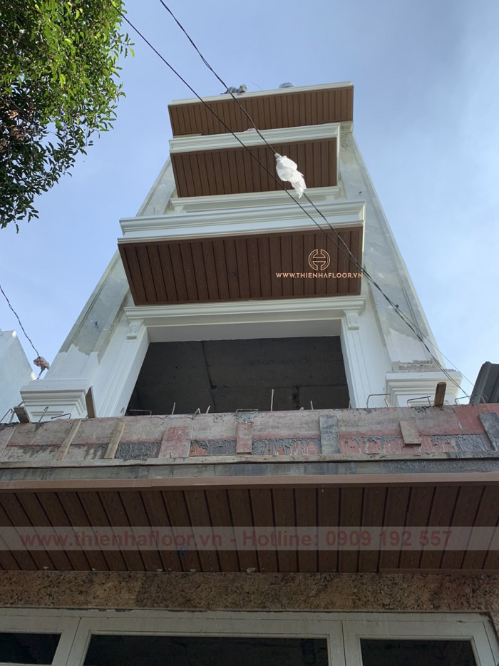 Thi-cong-op-nhua-ngoai-troi-kosmos (5)