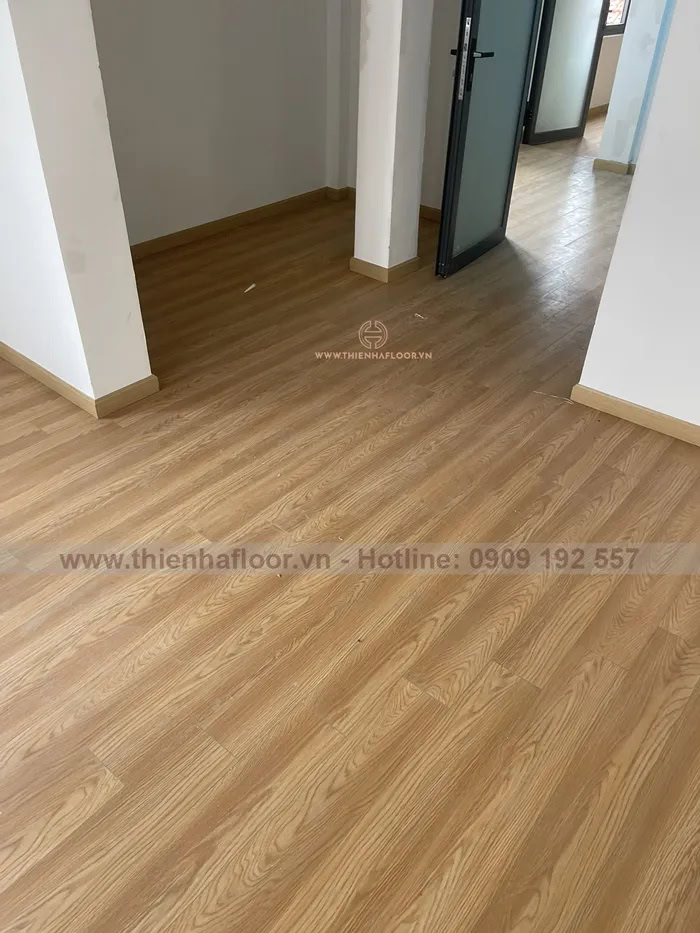 Công trình lắp đặt sàn gỗ Savi tại Bình Thạnh 5 Thi-cong-san-go-cong-nghiep-binh-thanh (1)