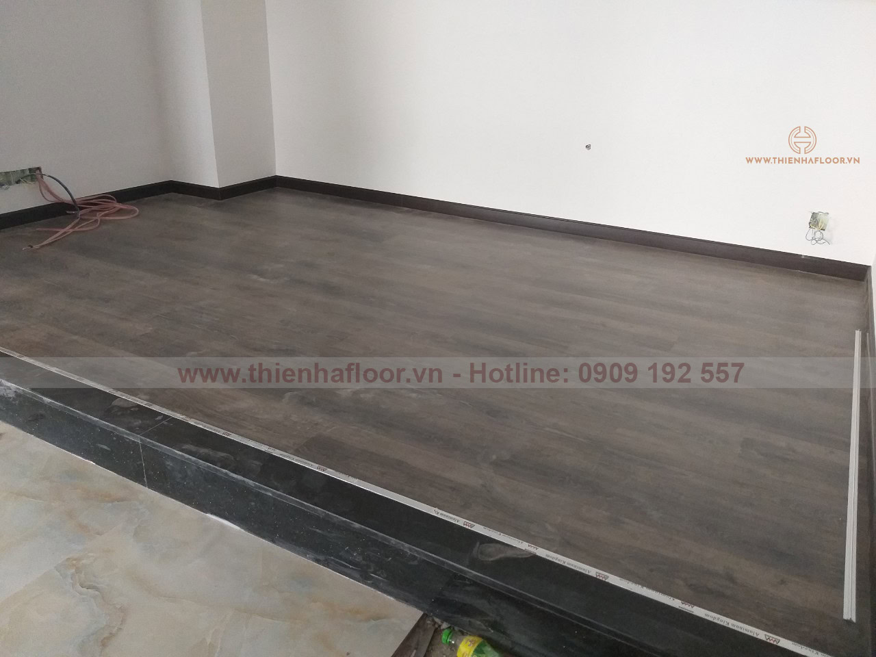 Thi-cong-san-go-inovar-quan-12 (1)