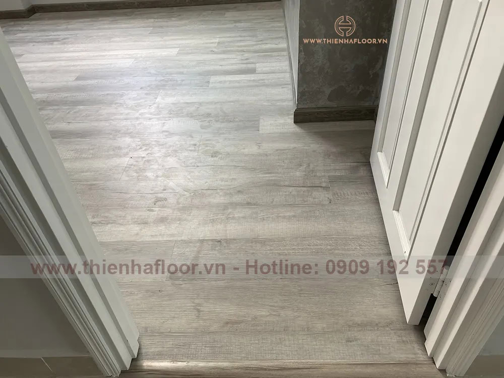 Thi-cong-san-go-usplus-quan-7 (1)