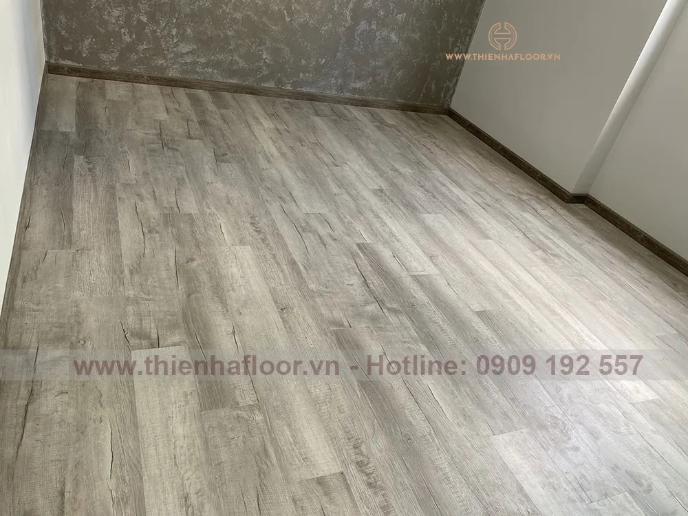 Thi-cong-san-go-usplus-quan-7 (2)