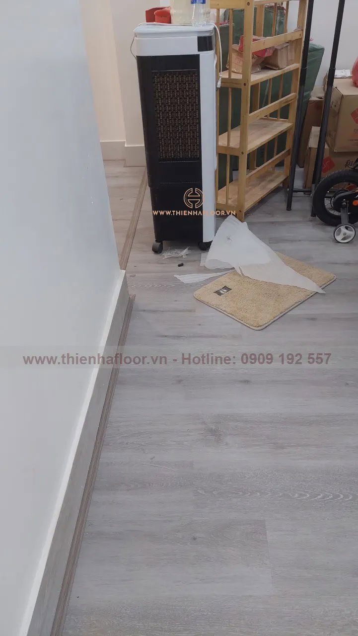 Thi-cong-san-nhua-aimaru-spc-tan-binh (1)