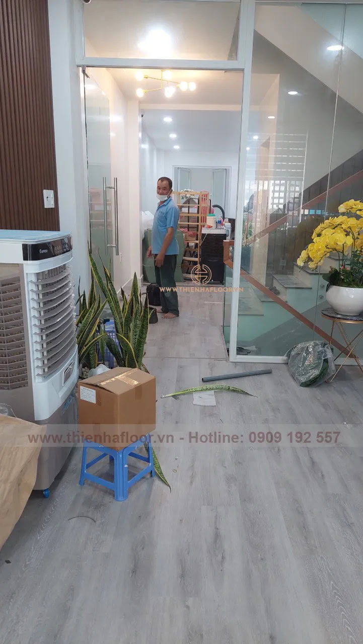 Thi-cong-san-nhua-aimaru-spc-tan-binh (3)