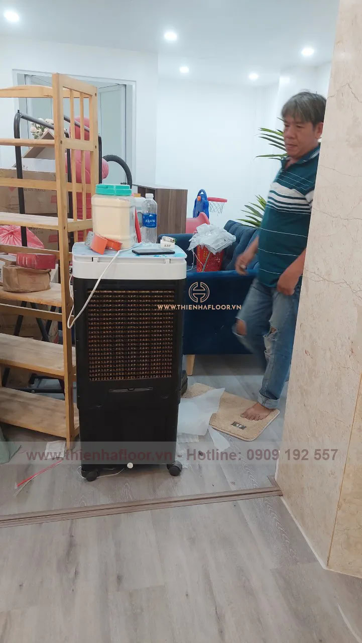 Thi-cong-san-nhua-aimaru-spc-tan-binh (4)