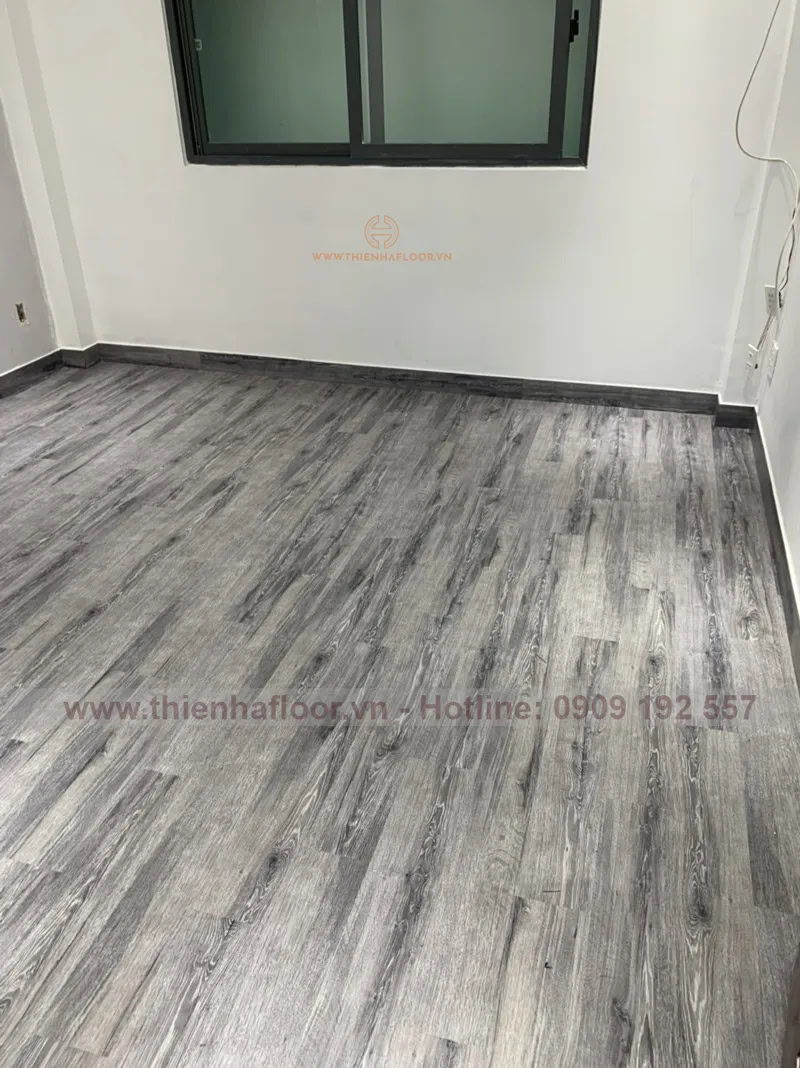 Thi-cong-san-nhua-galaxy-eco (2)