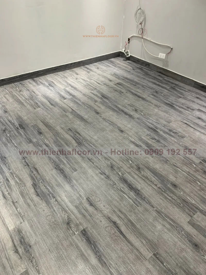 Thi-cong-san-nhua-galaxy-eco (3)