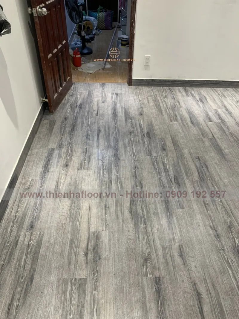 Thi-cong-san-nhua-galaxy-eco (4)