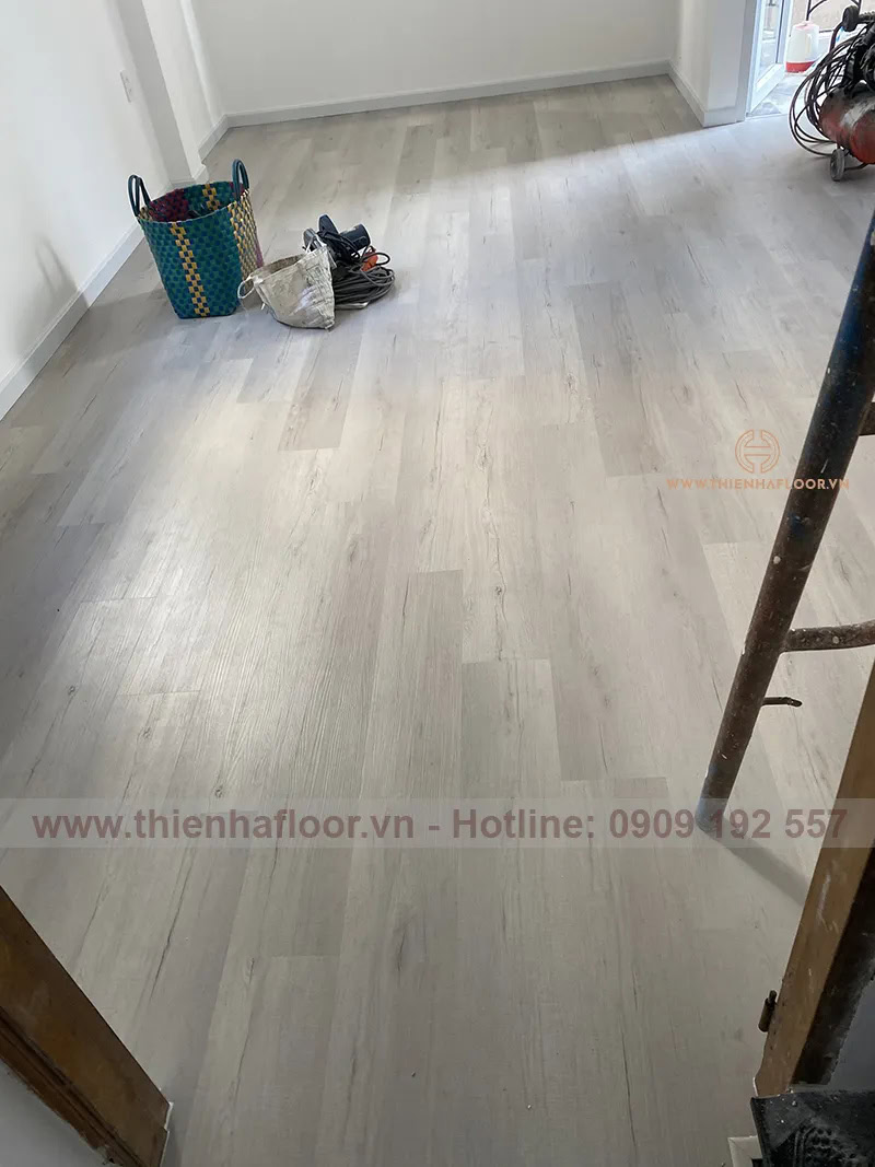 Thi-cong-san-nhua-spc-4211 (1)