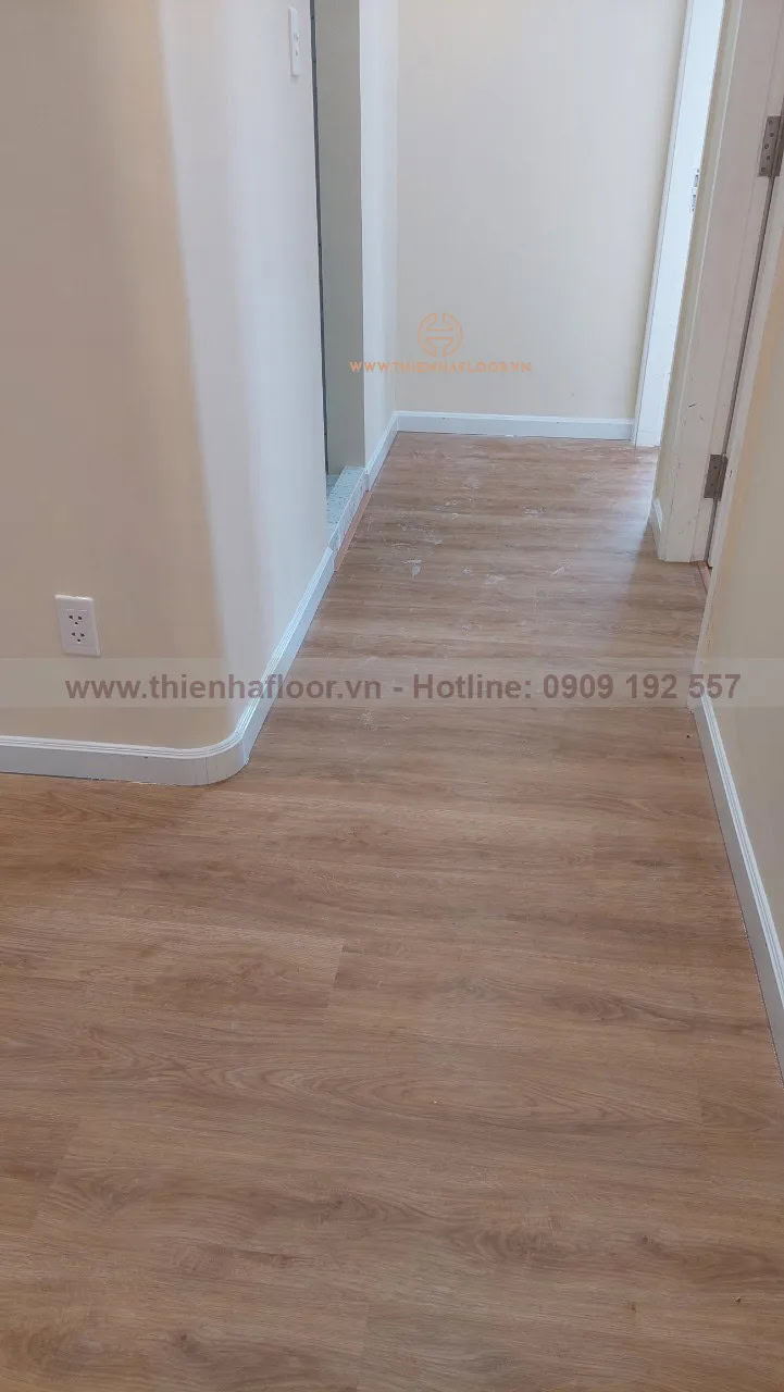 Thi-cong-san-nhua-tai-quan-tan-phu (4)