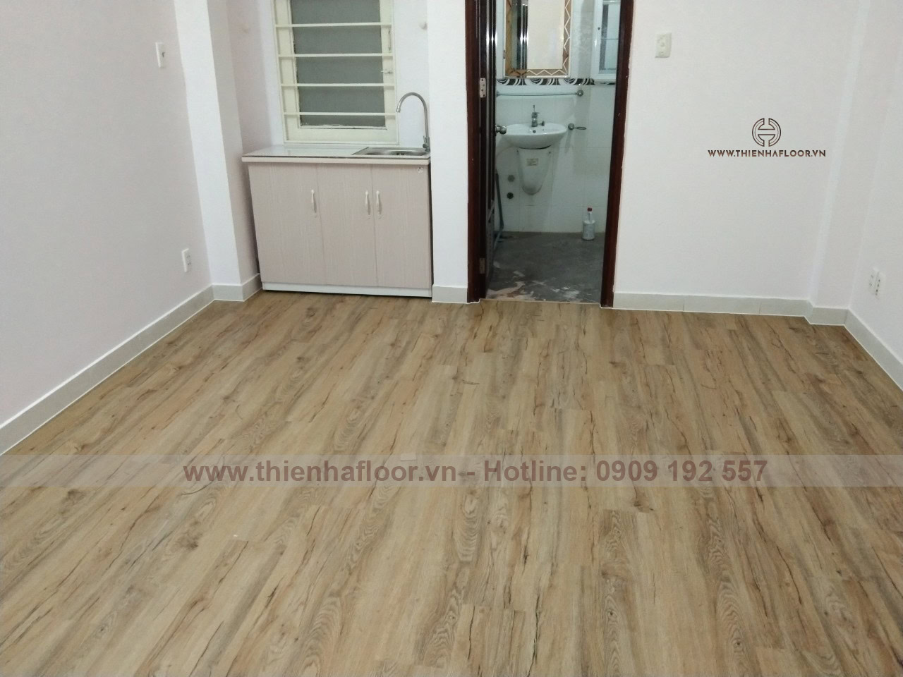 Thi công sàn nhựa Aimaru Easy A21 6 Thi-cong-thuc-te-san-nhua-aimaru-easy-a21 (4)