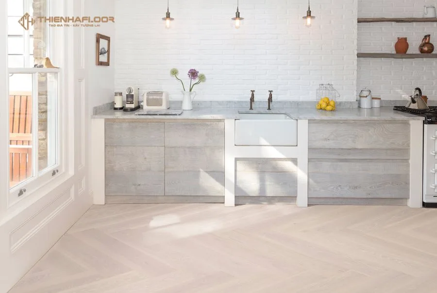 Ý Tưởng Lát Sàn Gỗ Xương Cá Trong Phòng Bếp