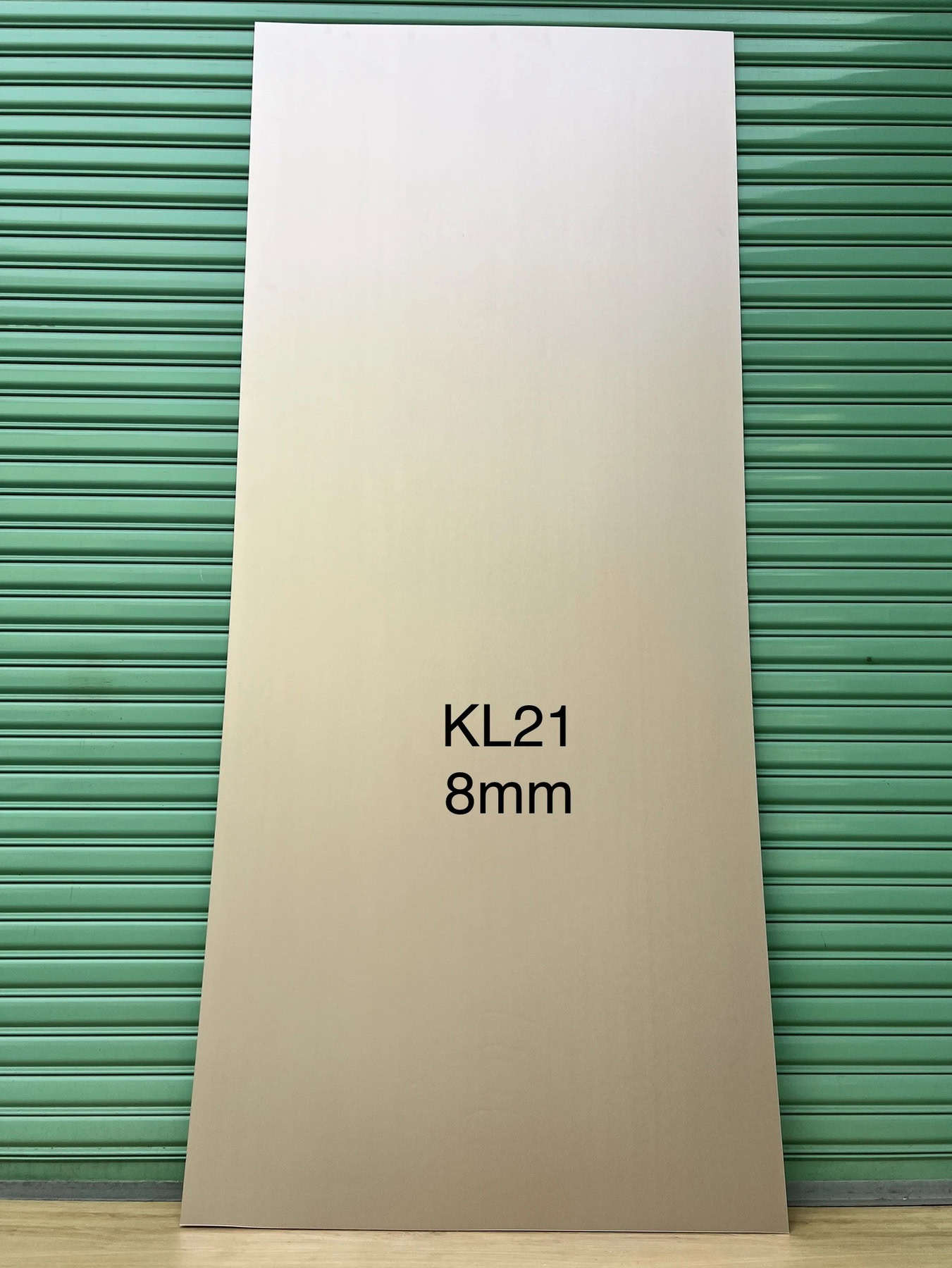 Tam-op-than-tre-luxwall-kl21.jpg