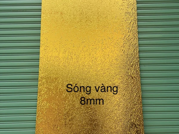 Tam-op-than-tre-luxwall-song-vang.webp