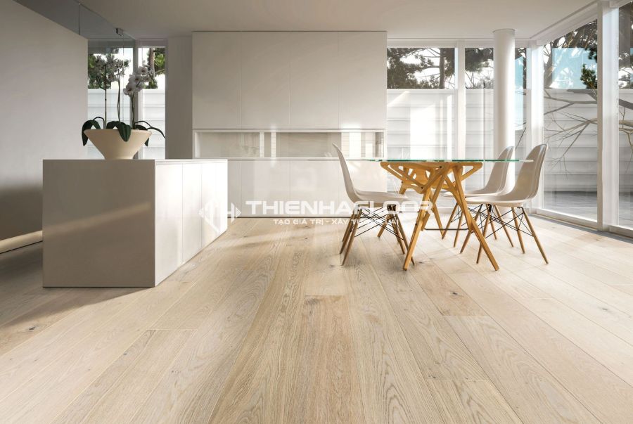 Sàn gỗ kỹ thuật Engineered có độ bền cao, dễ lau chùi và ít bị trầy xước