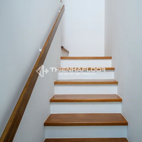 Tấm Nhựa Pvc Giả Gỗ ốp Cầu Thang