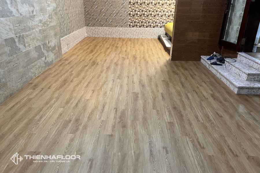 Nên lót sàn nhựa giả gỗ loại nào? Top 5 sàn nhựa tốt nhất 2025 11 Sàn Nhựa Dán Keo Vân Gỗ Cho Nhà ở