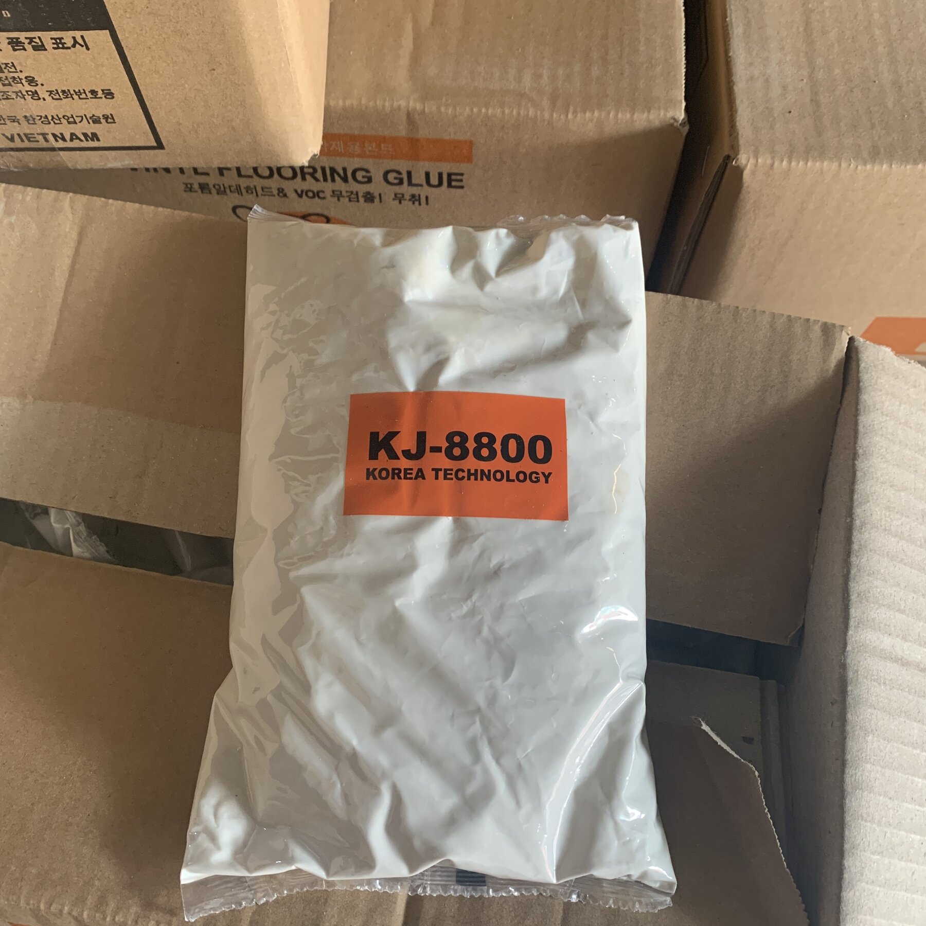 Keo Dán Sàn Nhựa Kj8800 1kg